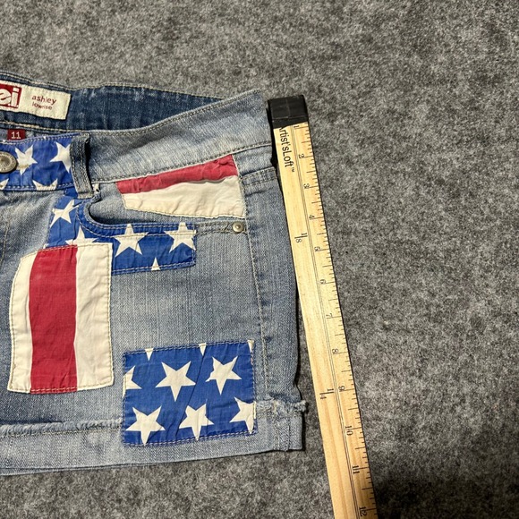 L.E.I. Ashley Low Rise American Flag Patchwork Denim Shorts Size 11 - Picture 4 of 6